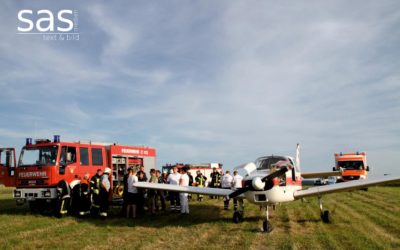 Kleinflugzeug muss im Feld notlanden