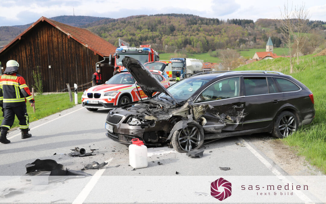 Drei Verletzte bei Verkehrsunfall bei Riggerding